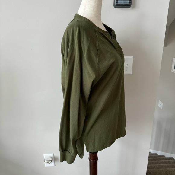 Madewell (Re)sourced Cotton Henley Relaxed Tee - Olive - Picture 6 of 10